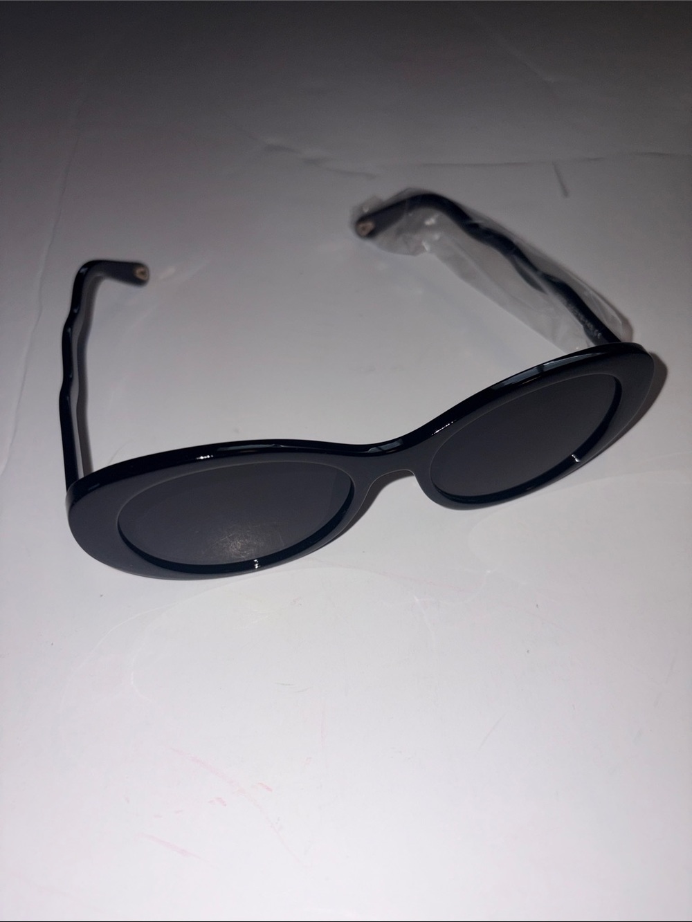 Women's Black Oval Sunglasses - Sleek Fashion Accessory